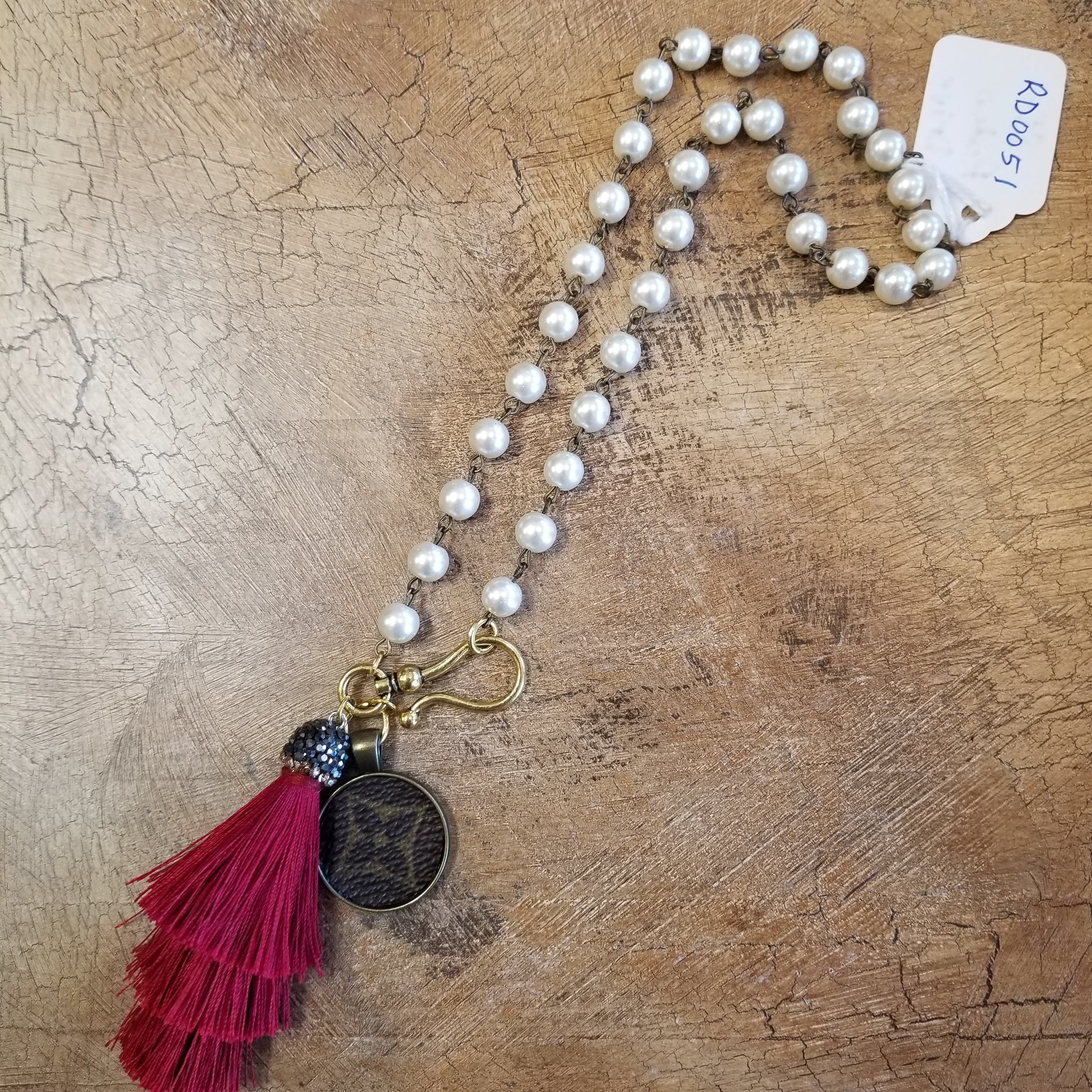 RD0051 Pearl and Red Tassel Necklace